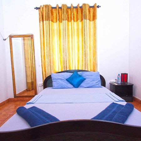 The Blue Beach Guesthouse Negombo Ngoại thất bức ảnh
