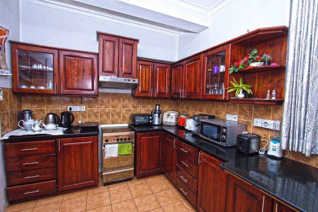 The Blue Beach Guesthouse Negombo Ngoại thất bức ảnh