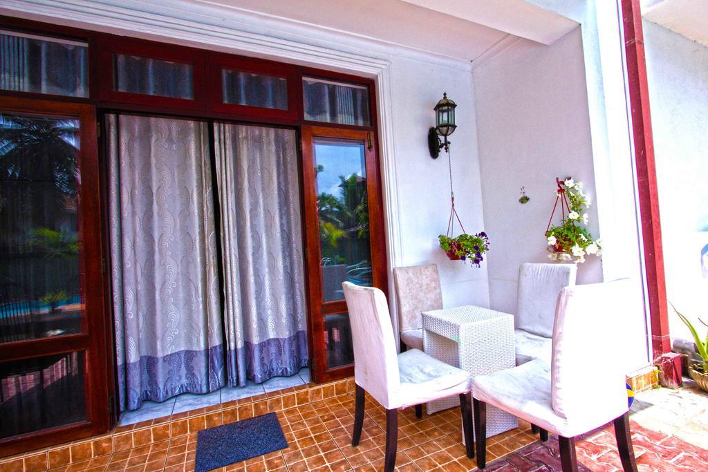 The Blue Beach Guesthouse Negombo Ngoại thất bức ảnh