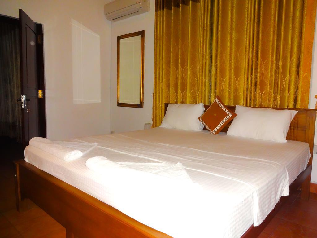 The Blue Beach Guesthouse Negombo Ngoại thất bức ảnh