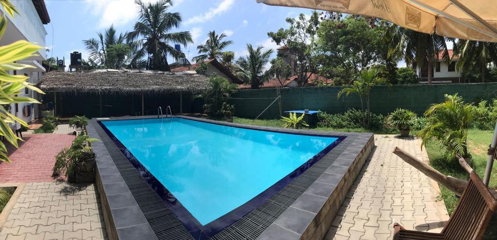 The Blue Beach Guesthouse Negombo Ngoại thất bức ảnh