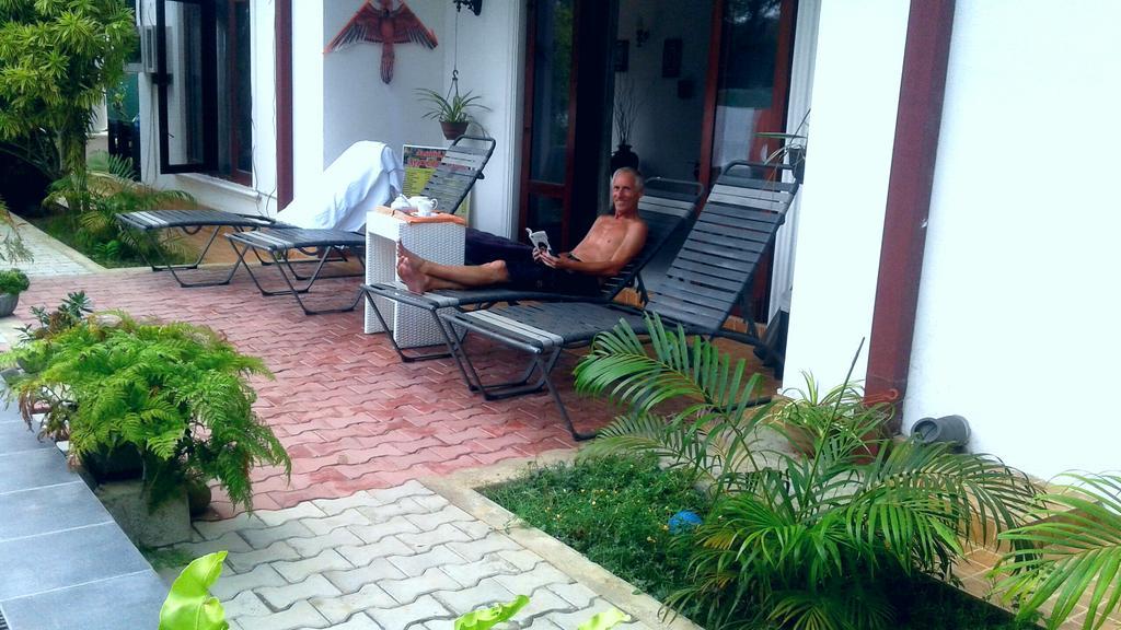 The Blue Beach Guesthouse Negombo Ngoại thất bức ảnh