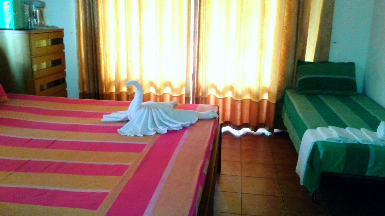 The Blue Beach Guesthouse Negombo Ngoại thất bức ảnh